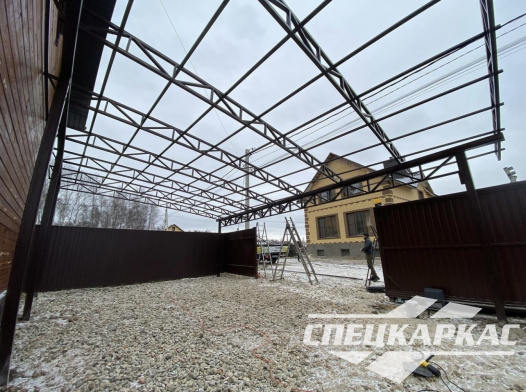 Навес из поликарбоната к дому для парковки автомобилей №9 - фото 1053